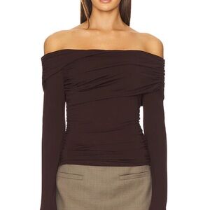 Datia Top in Brown
ASTR the Label Chic Off-Shoulder Top in Deep Brown